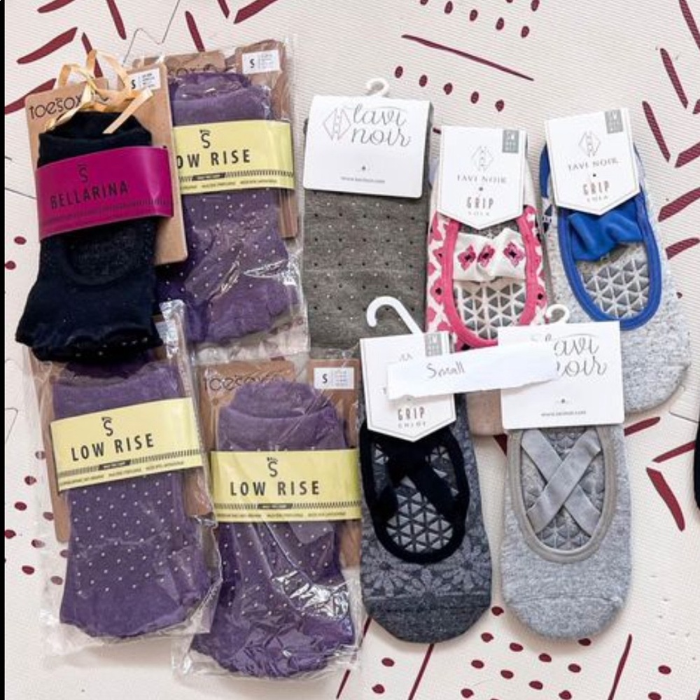 Lot of 9 Pairs of small barre/pilates grip socks - NWT Tavi Noir & Toesox